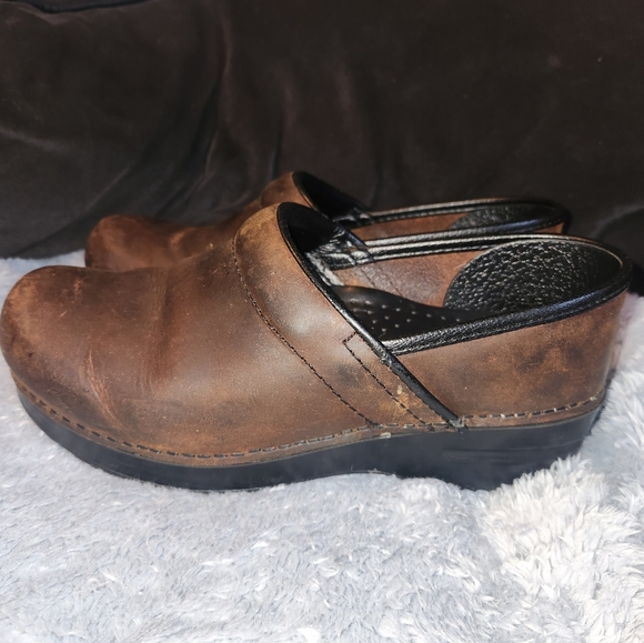 WOMENS SIZE 6 DANSKO CLOGS - Picture 3 of 3